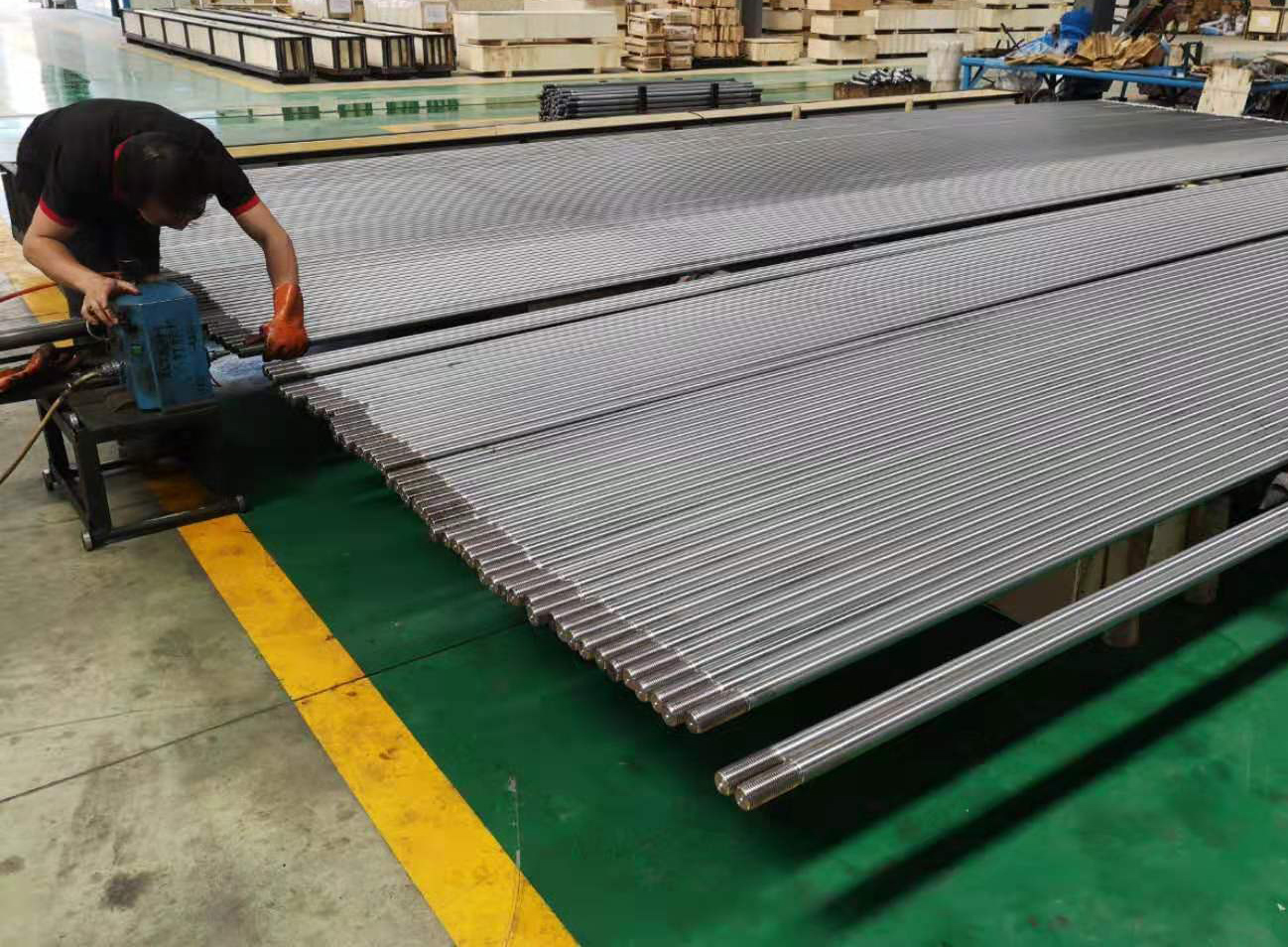 Pole core tension screw